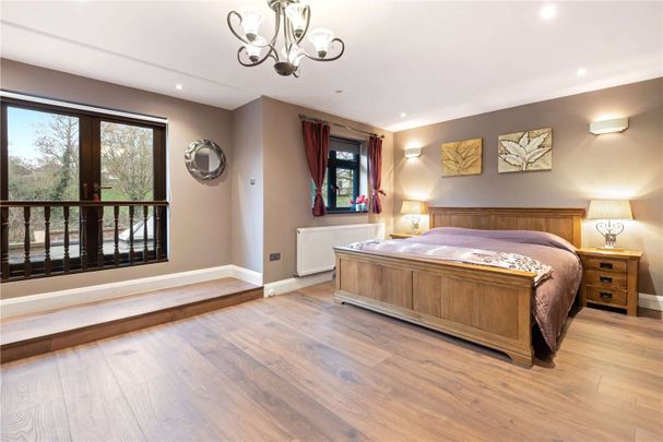 An exceptional six-bedroom house surrounded by the hilltop parkland of Norwood Grove. - Photo 1