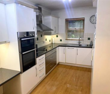 Burfield Road, Old Windsor, Windsor, Berkshire, SL4 2LH - Photo 6