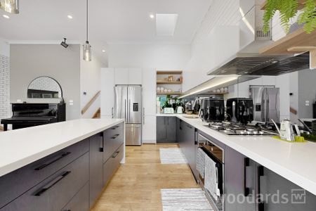 Stunning Renovated 3 bedroom Home - Photo 4