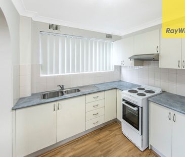 Peaceful & Private Two-Bedroom Unit in a Leafy Setting - Photo 4