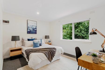 2 Bed, 1 Bath - Photo 4