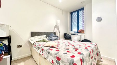 1 bedroom Flat in Garrard House, Reading - Photo 4