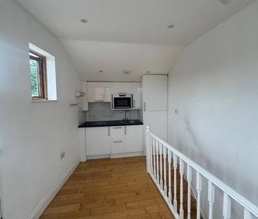 Studio Flat, Brunswick Avenue, N11 - Photo 2