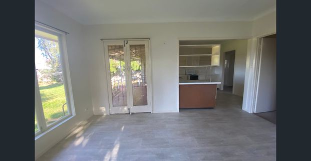 Brick Home for Rent – Perfect for Working Couples Seeking Space and Comfort! - Photo 1