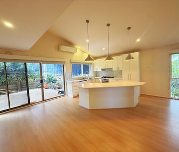 Family-Friendly Comfort in a Premium School just Zone(Vermont Prima... - Photo 1