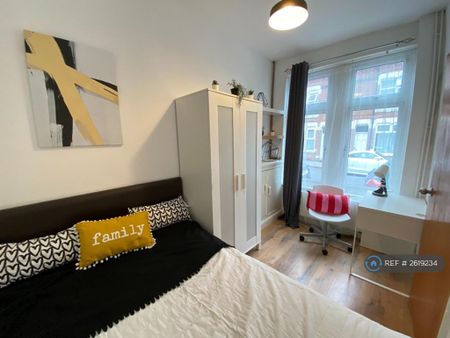 3 bedroom terraced house to rent - Photo 3