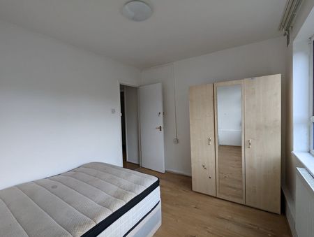 2 Bed Flat, Dorking Court, N17 - Photo 3