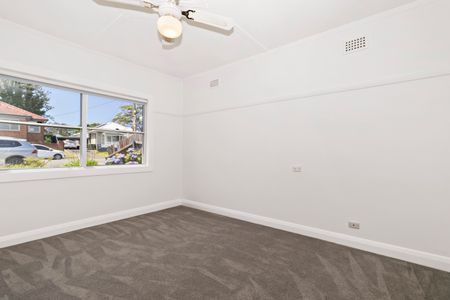 9 Griffiths Street, Charlestown NSW 2290 - House For Rent | Domain - Photo 3