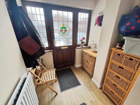 Gaynes Park Road, Upminster, RM14 - Photo 3