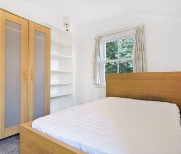 4 bedroom end of terrace house to rent - Photo 4