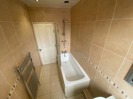 3 bed Terraced - To Let - Photo 4