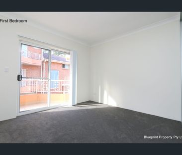 SPACIOUS APARTMENT | WALK TO SHOPS, TRANSPORT & SCHOOLS! - Photo 4