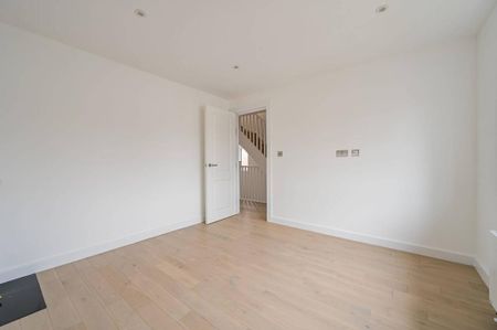 5 bedroom semi-detached house to rent - Photo 5