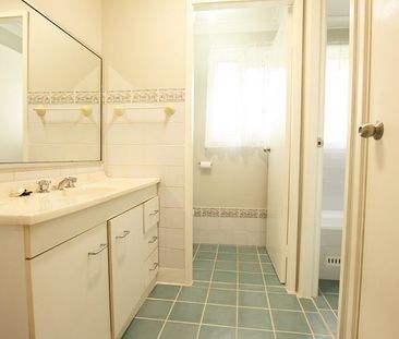 Neat and tidy Family Home- with a perfect yard - Photo 4