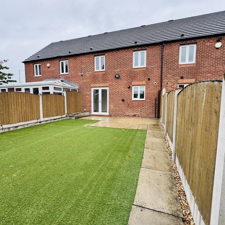 3 bedroom terraced house to rent - Photo 1