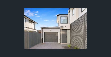 Modern Two Bedroom Townhouse - Photo 4