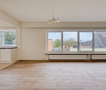 Zonnig appartement met ruime slaapkamers en groot terras vlakbij Le... - Photo 3