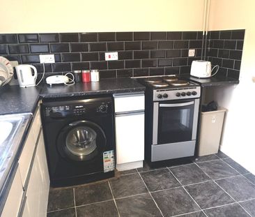 2 Bed End Terrace, Spring Grove Gardens, B18 - Photo 6