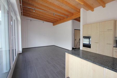 Schöne Attika-Wohnung zu vermieten - Foto 2