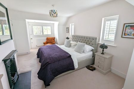 The Ridgeway, Lightwater, Surrey, GU18 - Photo 3