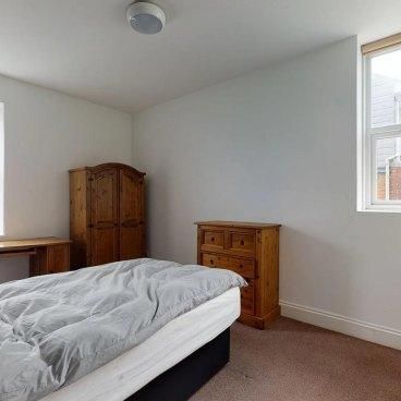 5 bedroom flat to rent - Photo 1