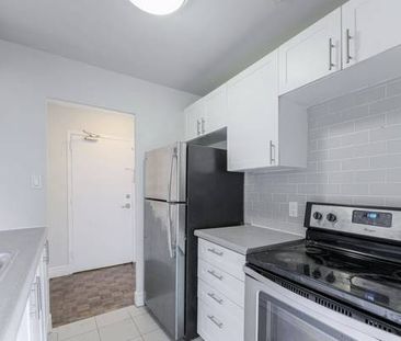 Renovated, Pet-Friendly Suites Right by the QEW! (Paisley) - Photo 2