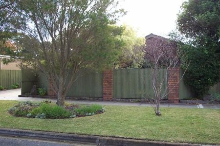 GREAT SIZED BLACK ROCK TOWNHOUSE - Photo 3