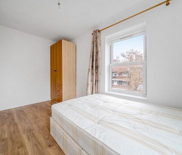 3 bedroom flat to rent - Photo 6