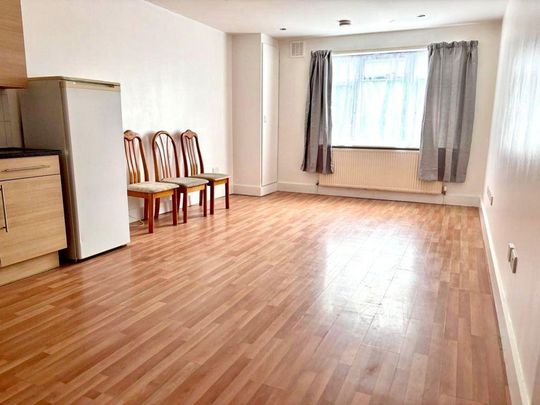3 bedroom flat to rent - Photo 1