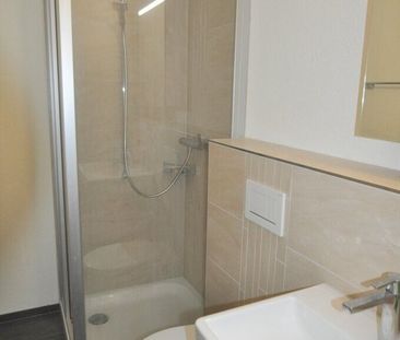 Charming Home - Photo 2