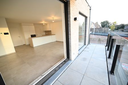 RUIM & SUBLIEM appartement met AUTOSTAANPLAATS nabij centrum Sint-Kruis - Foto 2