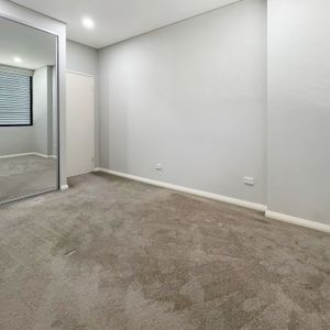 Modern two bedroom unit - 20% below market rent - Photo 2