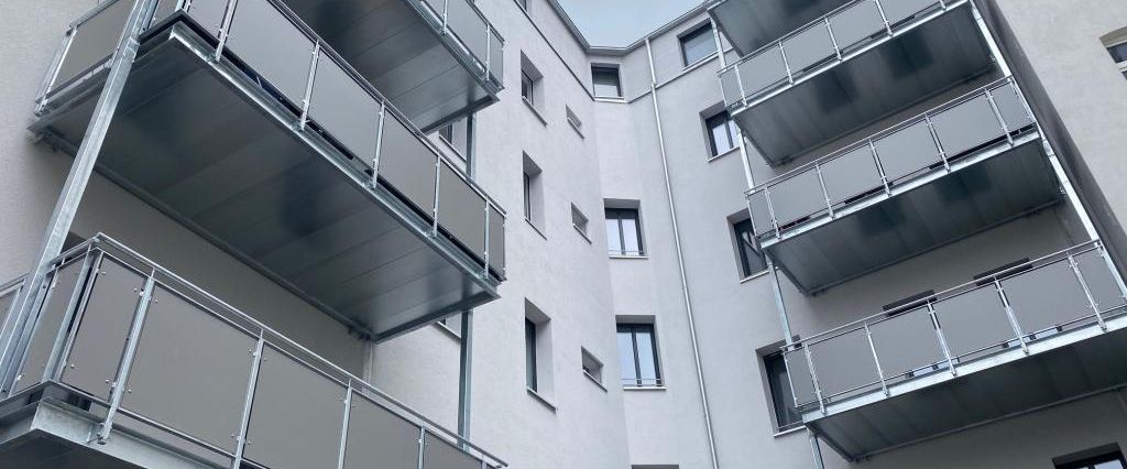 Bald verfügbar! Große Wohnung mit Aufzug, Balkon, Wanne, Dusche und Fußbodenheizung! - Photo 1