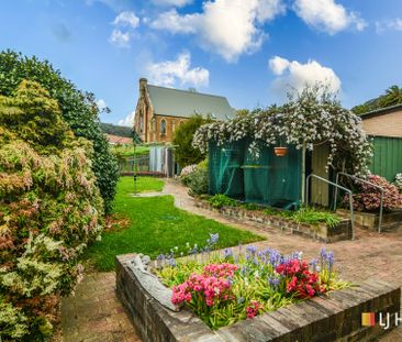 CENTRALLY LOCATED FAMILY HOME - Photo 3