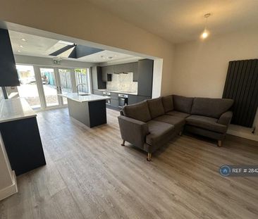 1 bedroom in a house share to rent - Photo 5