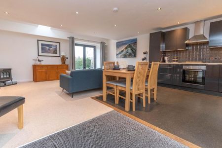 3 bedroom mews to rent - Photo 4