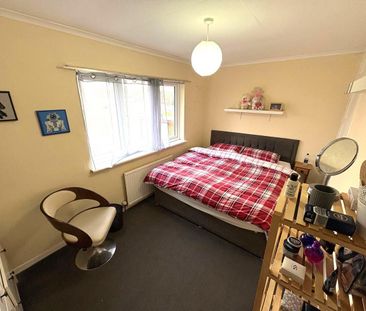 3 bed house to rent in Green Lane, St. Albans, AL3 - Photo 3