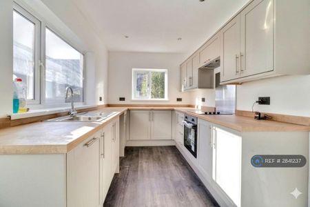 2 bedroom terraced house to rent - Photo 3
