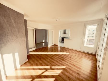 Location Appartement 4 pièces 87m² ST MARTIN D HERES 38400 - Photo 2