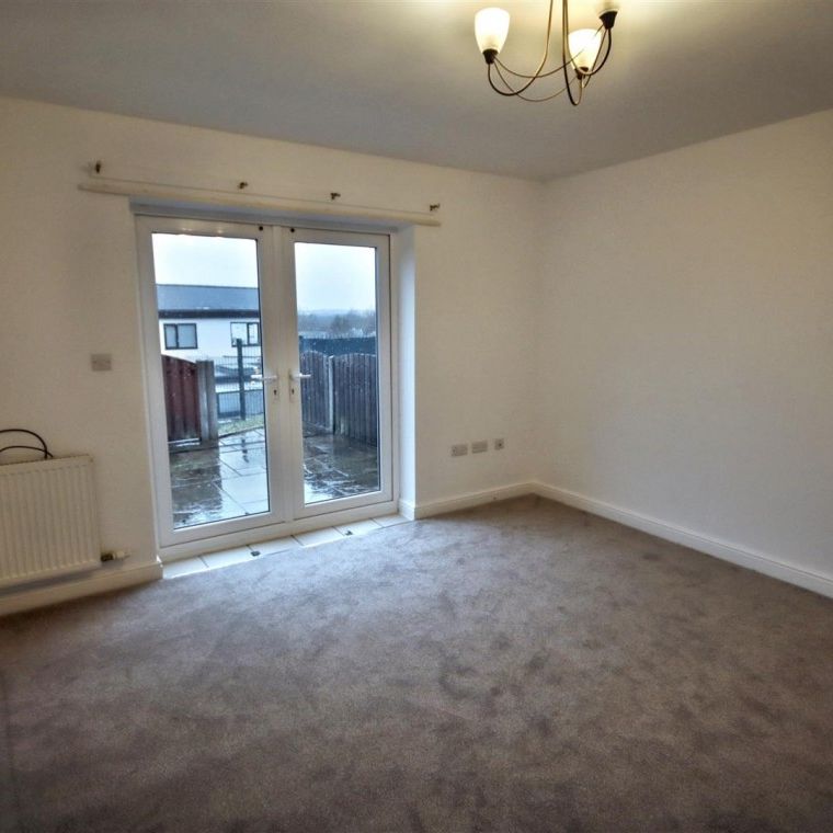 2 Bedroom House - End Terrace To Let - Photo 1