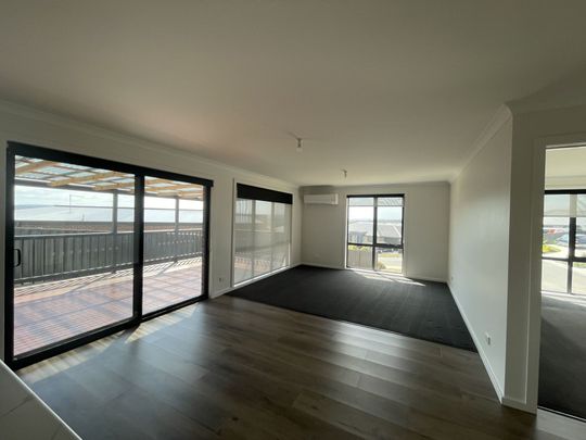 Enjoy the easy lifestyle, living here - Photo 1