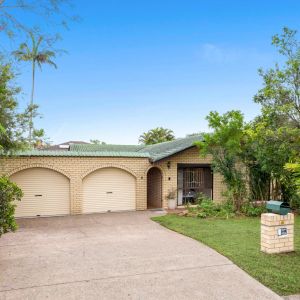 FULLY RENOVATED FAMILY HOME - Photo 2