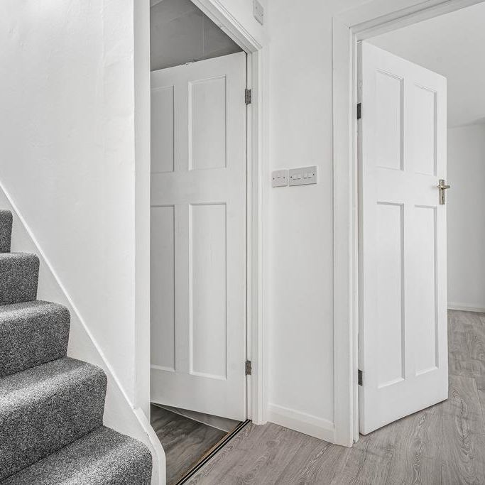 3 bedroom semi-detached house to rent - Photo 1