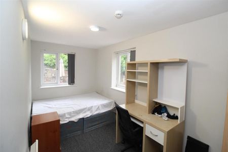 6 bedroom flat to rent - Photo 3