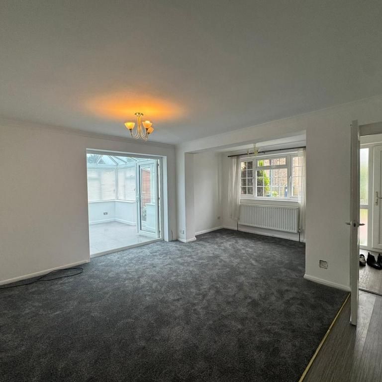 4 bedroom detached house to rent - Photo 1