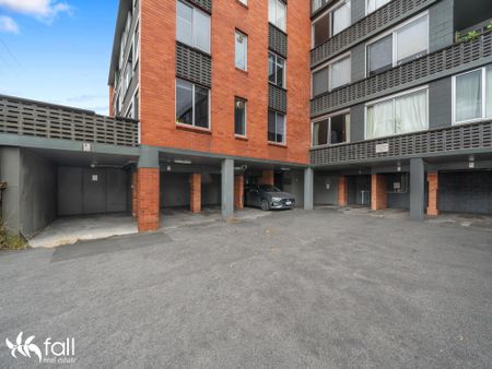 Charming, Sunlit Apartment in the Heart of Battery Point - Photo 5