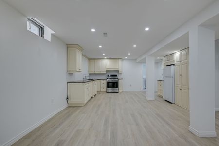 For Lease - 5 Bayswater Avenue, Richmond Hill, Ontario - Photo 4