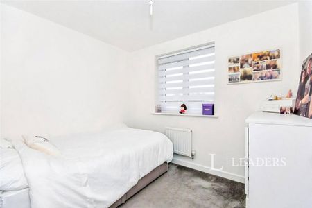 3 bedroom semi-detached house to rent - Photo 5