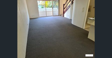 Modern 2-Bedroom Townhouse in Prime Noosaville Location - Photo 5