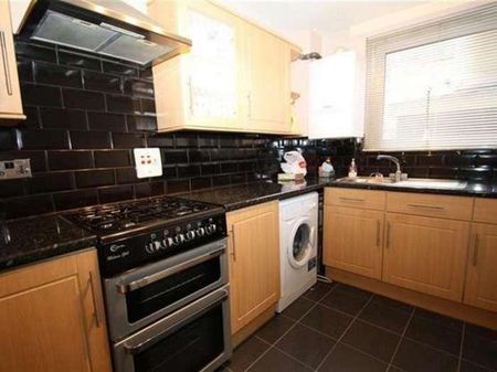 2 bedroom maisonette to rent - Photo 3